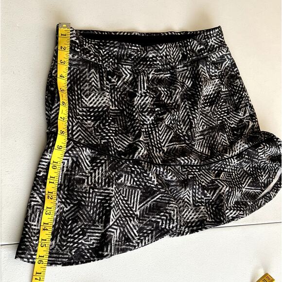 Made for Life Skort Skirt Women Small Black White Geometric Ruffle Golf Tennis - Picture 5 of 8